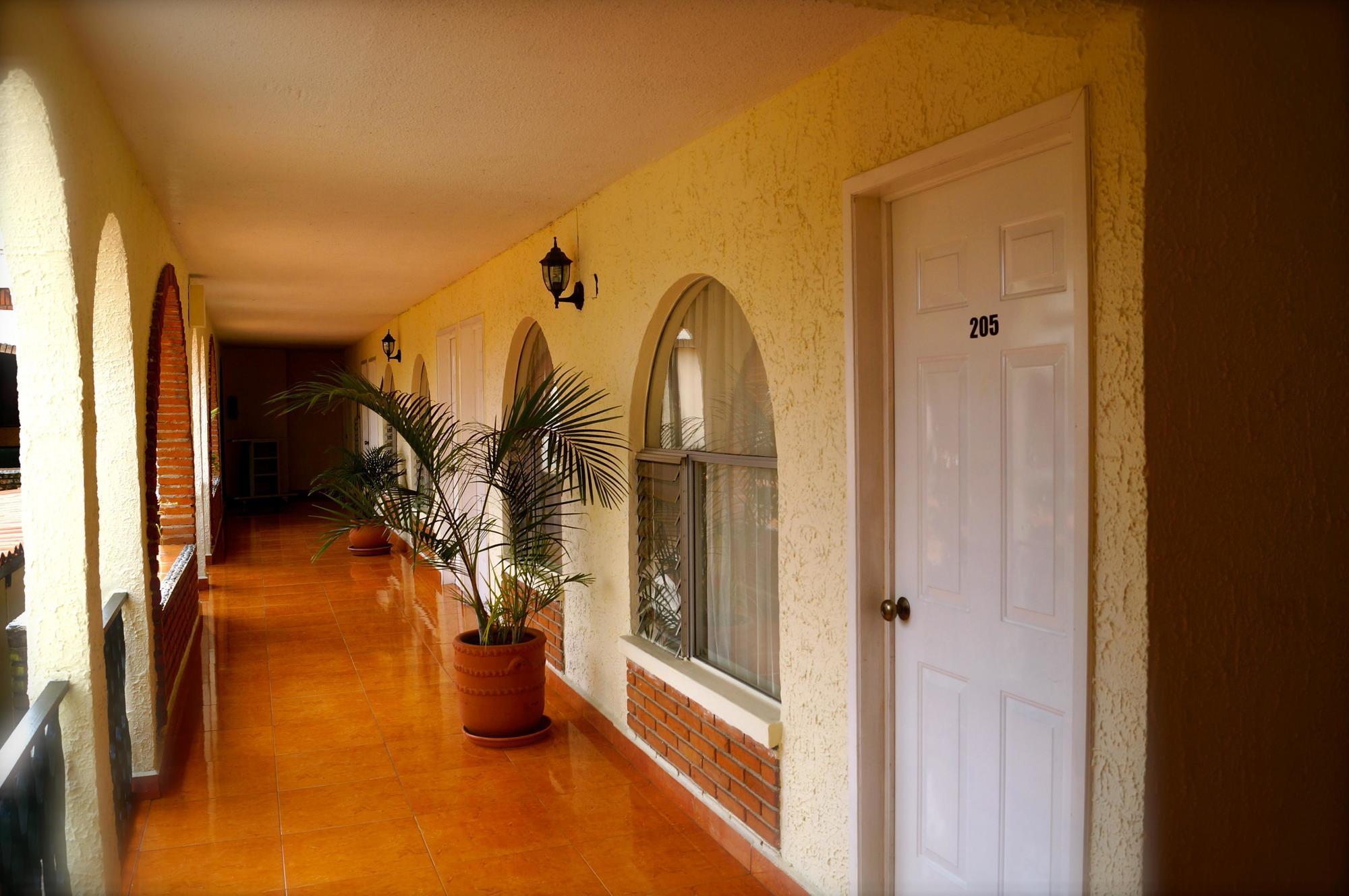 Hotel & Suites Villa Del Sol Morelia Exterior foto